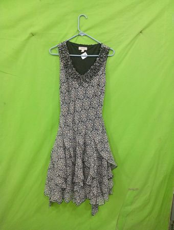 Dressbarn Damenkleid mit Muster und Rüschen