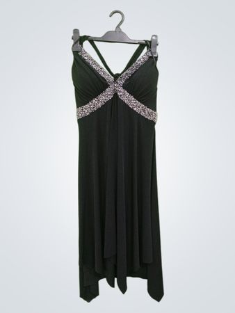 Schwarzes besticktes Neckholder-Kleid