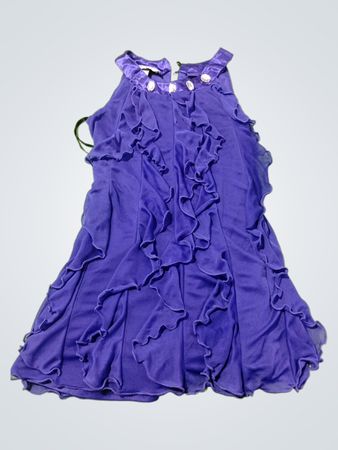Lila Kleid mit Rüschen und Strassverzierung