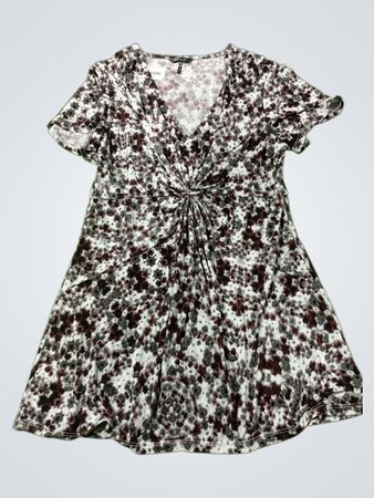 Daisy Fuentes bedrucktes V-Ausschnitt-Kleid