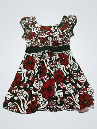Kleid mit Blumenmuster und schwarzem Gürtel