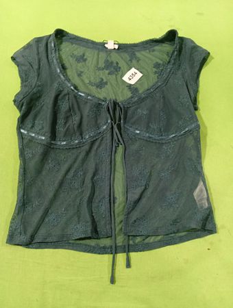 Transparente Spitzenbluse mit Schnürung vorne