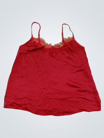 Rotes Cami-Top mit Spitzenbesatz