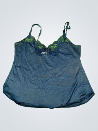 Blaue Satin-Camisole mit Spitzenbesatz