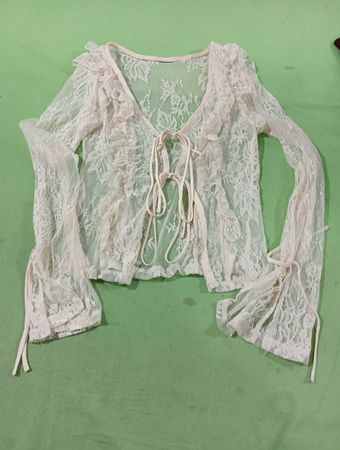 Spitzen-Volant Bluse mit vorderer Bindung