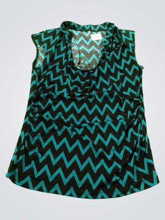 Ärmelloses schwarzes und blaugrünes Chevron-Muster-Top