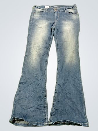 Wallflower ausgestellte Jeans mit verzierten Taschen