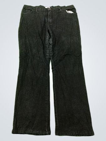 Dunkel gefärbte Jeans mit bestickten Gesäßtaschen