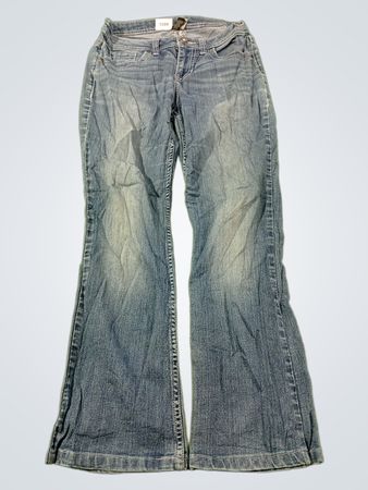 Blaue Schlagjeans