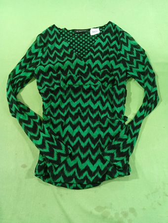 INC International Concepts Petite Grün-Schwarz Zickzackmuster Bluse