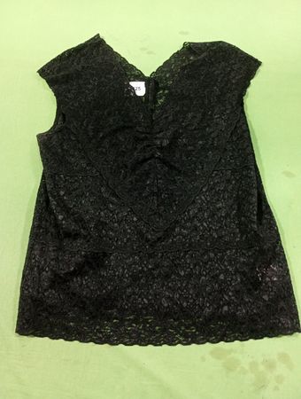 Schwarzes Spitzentop