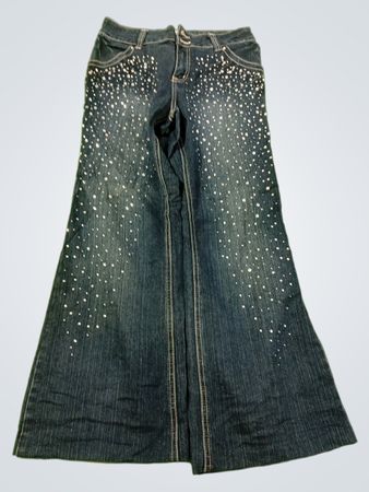 Damenjeans mit weitem Bein und Verzierungen