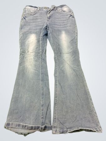 Hellblaue Schlagjeans