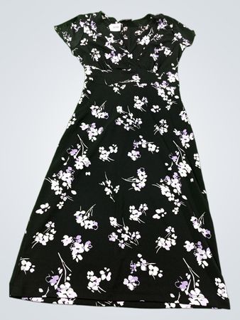 B. SMART Maxikleid mit schwarzem Blumenmuster und Taillendetail mit Bindeband