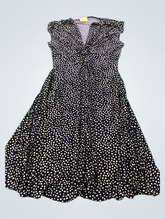 Damenkleid mit Polka-Dots