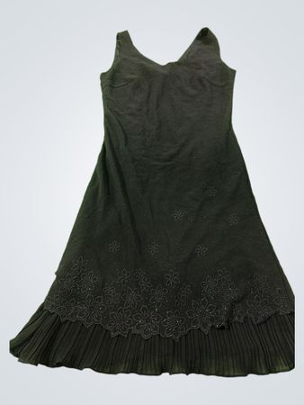 RORY U.S.A. schwarzes Kleid mit Blumenstickerei und plissiertem Saum