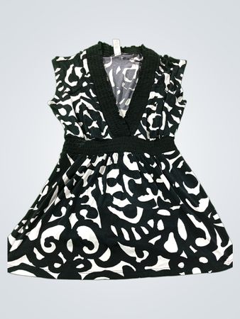 Merona Damen ärmelloses V-Ausschnitt-Kleid mit schwarzem und weißem Muster und geraffter Taille, Größe S