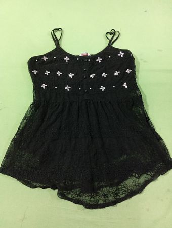 Schwarzes Spitzenverziertes Camisole-Top