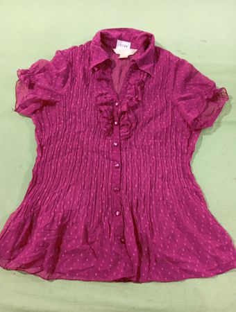 Rosa strukturierte Bluse mit Rüschen