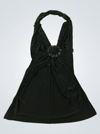 Schwarzes Neckholderkleid mit verziertem Ausschnitt
