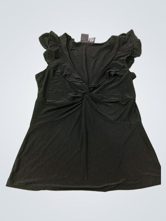 Suzie in the City Petite schwarzes Oberteil mit gedrehter Vorderseite und Rüschensaumärmeln