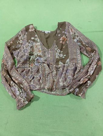 American Eagle Bluse mit Blumenmuster und Peplumeffekt