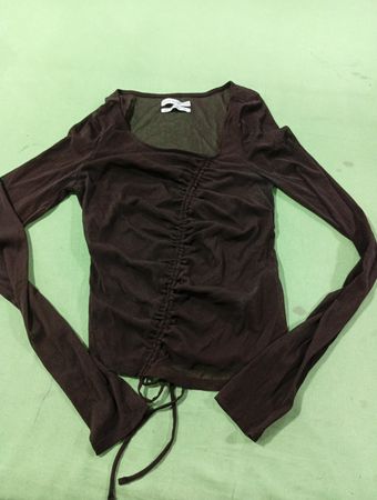 Urban Outfitters gerafftes Mesh-Top