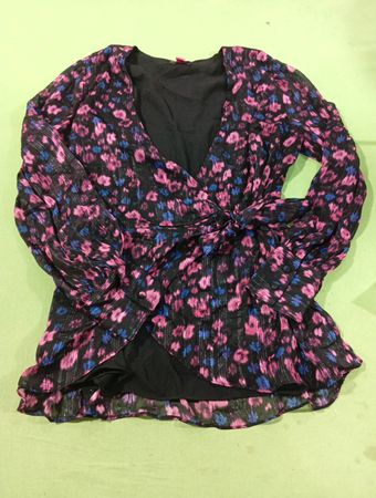 Vince Camuto Blumen-Wickelkleid