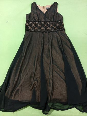 Connected Apparel Kleid mit schwarzer Spitzenborte