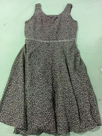 Ärmelloses Kleid mit kleinem Muster