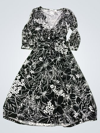 Liz & Co. Schwarz-weiß geblümtes Wickelkleid
