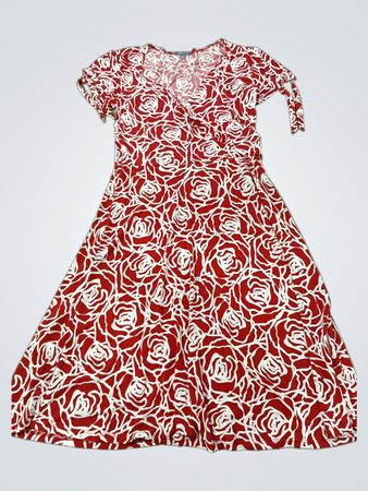 Apt 9 Kleid mit Wickeloptik und Rot-Weiß-Rosenmuster