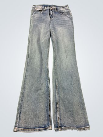 Hellblaue Schlagjeans