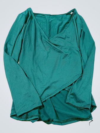 Grünes Langarmshirt