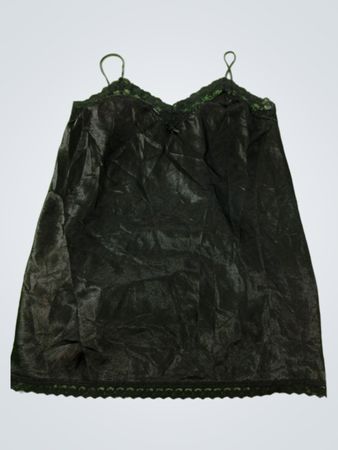Schwarzes Unterkleid mit Spitzenbesatz