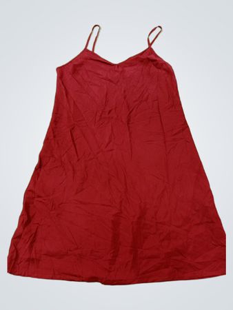 Burgunderfarbenes Slip-Kleid