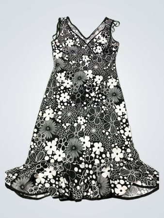 City Triangles schwarz-weißes florales Kleid