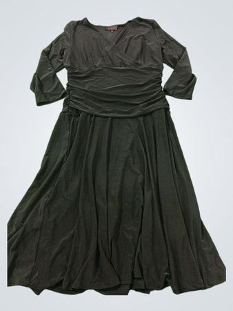 Rekusse Schwarzes Maxi-Kleid mit langen Ärmeln und geraffter Taille