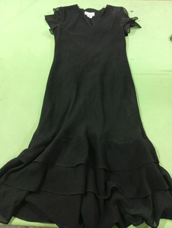 Schwarzes Rüschendesign Kleid