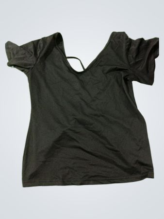 Schwarzes T-Shirt mit gekreuztem Rückenausschnitt