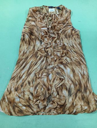 New York & Company Damen ärmellose Bluse mit Rüschen vorne