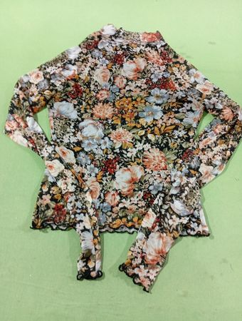 Florales Mesh-Oberteil mit Mockneck