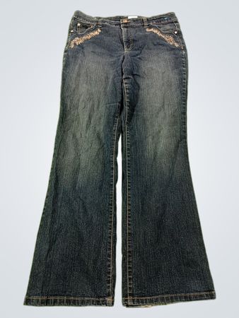 Damen-Jeans in Blau mit ausgestelltem Bein und verzierten Taschen