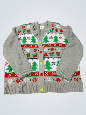 Grauer Weihnachtspullover mit Bäumen und Geschenken