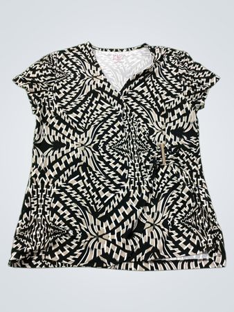 212 COLLECTION Women's Black & White Geometric Print V-Neck Top