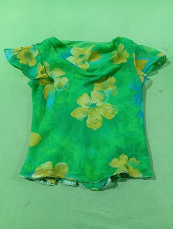 Grüne Bluse mit floralem Muster