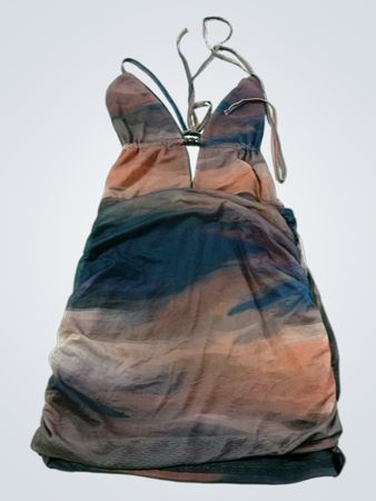 Gerüschtes Kleid mit Bindeträgern