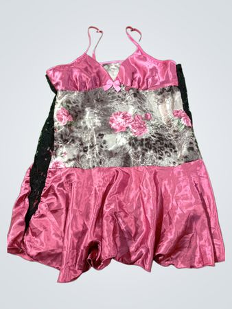 Rosa Satin-Nachthemd mit Blumen- und Leopardenmuster