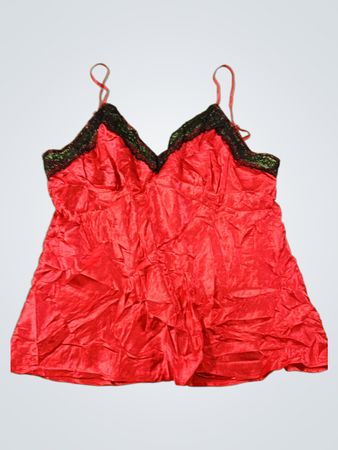 Rotes Satin-Unterhemd mit schwarzer Spitzenverzierung