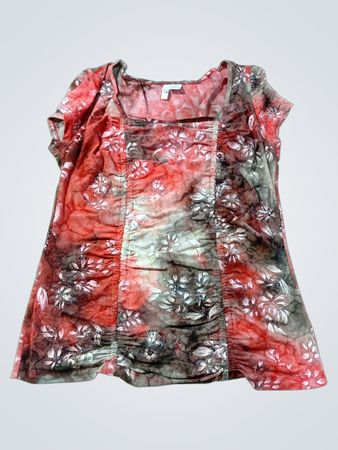 Sami + Jo Damen Tunika-Oberteil mit rotem Blumenmuster und gerafftem Schnitt